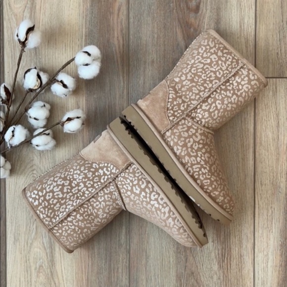 🌿UGG- CLASSIC SNOW LEOPARD BOOTS🌿 - Picture 11 of 15